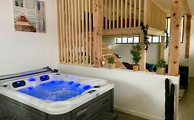 Loft avec jacuzzi et terrasse privés